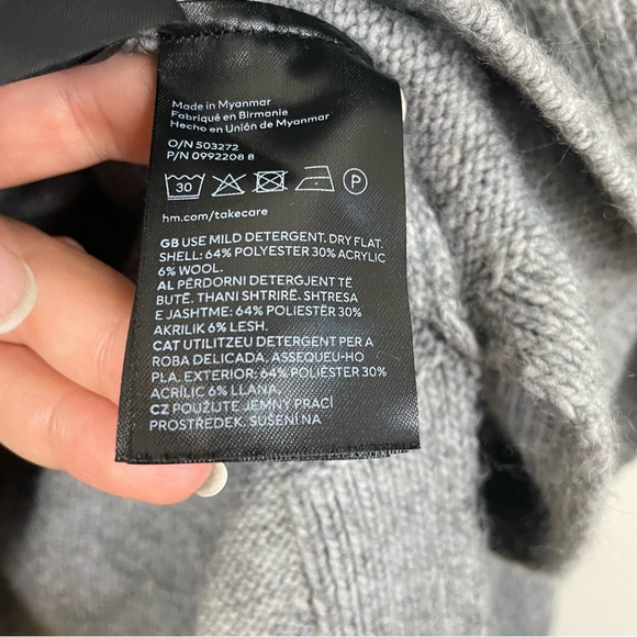 H&M Gray Melange Oversized Wool Blend Turtleneck Sweater Minimalist Size Medium - Picture 8 of 8